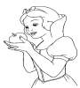 dla dziewczynek kolorowanka do wydruku z bajki Disney Królewna Śnieżka - dziewczynka trzyma w dłoniach zaczarowane przez złą królową jabłko, dla dziewczyn